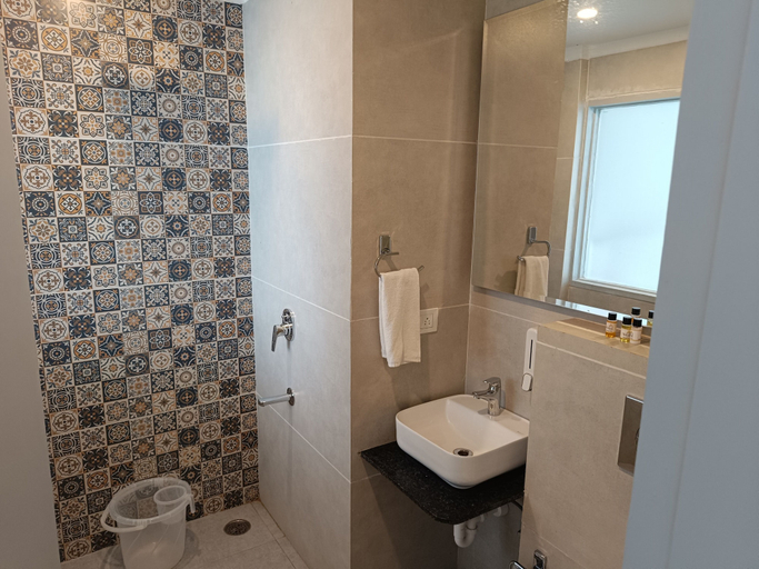 Bathroom 4, Shree Ji Mahal Hotel, Udaipur