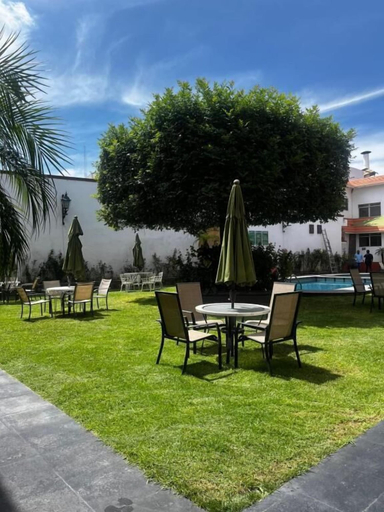 Outdoor dining, Hotel portal de reyes, San Juan del Río