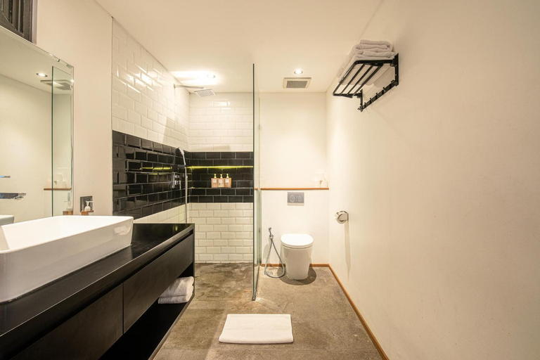 Bathroom 5, Expansive Loft 200m from Canggu Beach, Badung