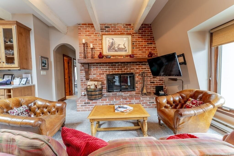 Living area 4, Aspen Downtown 2BR Ski Condo w/ Fireplace - CD 17, Pitkin