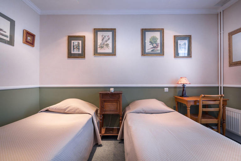 Bedroom 2, Hotel des Arts, Paris