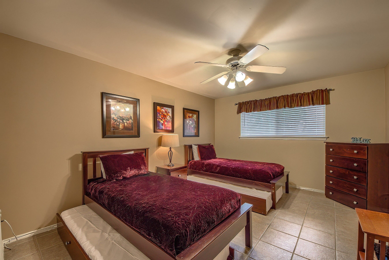 Room 3, Ww E202 Schlitterbob Hideaway 3 Bedroom Condo by RedAwning, Comal