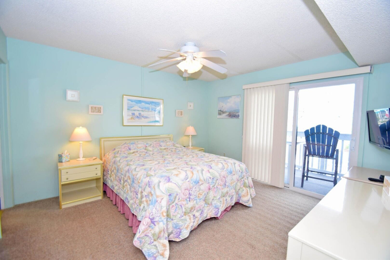 Room 2, Blaire Isle 101N 2 Bedroom Condo by RedAwning, Worcester