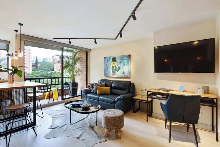 Room 2, Ayamonte 404, Medellín