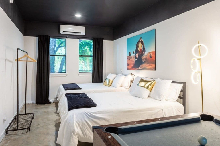 Interior 3, Massive Compound Near Rainey St - Hot Tub, Pool, Travis