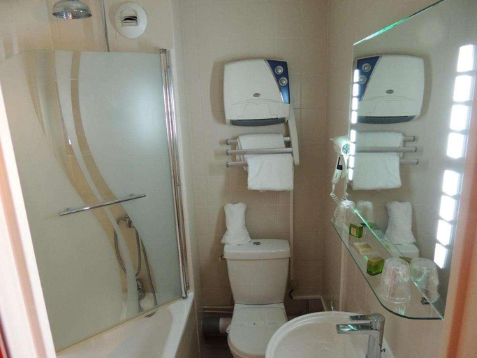 Bathroom 4, Hotel Le Relais Du Parisis, Seine-et-Marne
