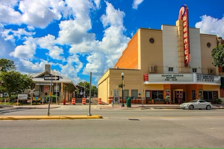 Miscellaneous 4, Dt 332 Havana Haus 3 Bedroom Home, Comal