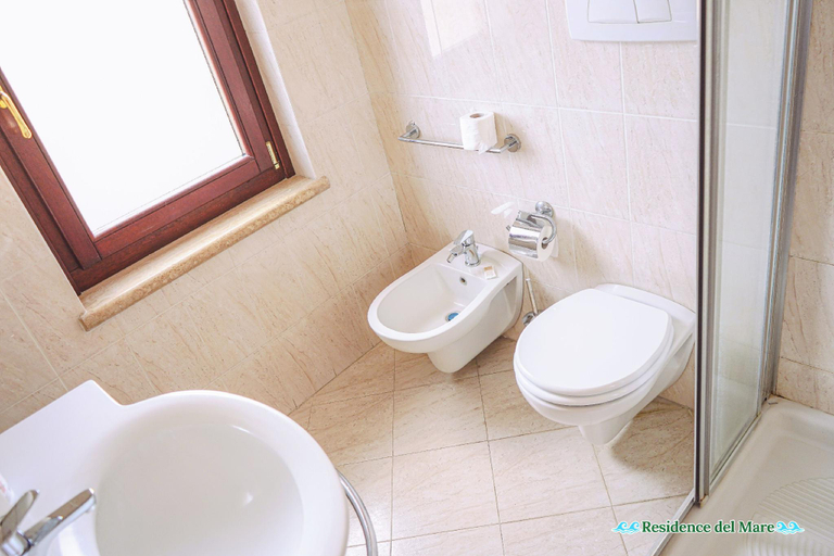 Bathroom 5, residence del mare, Rome