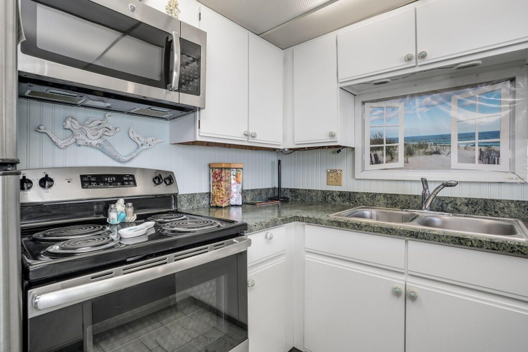 Private kitchen 5, Thunder Island 168d 2 Bedroom Condo, Worcester