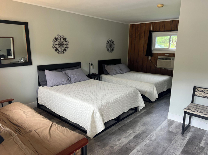 Bedroom 2, Colton Point Motel, Tioga