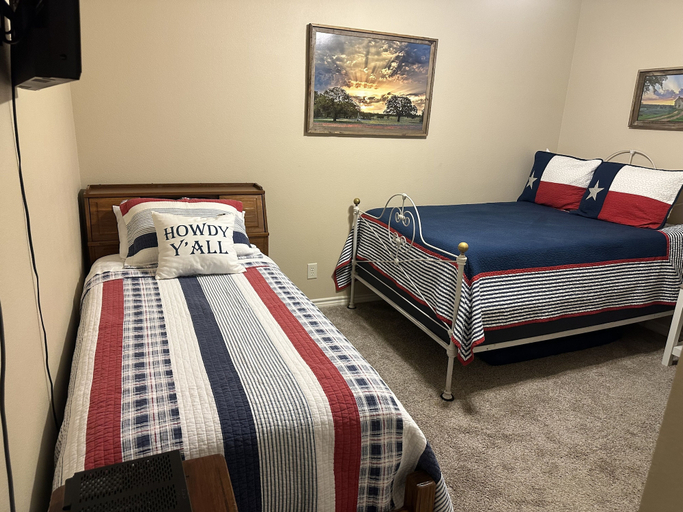 Room 3, On The Rocks RG208 by RedAwning, Comal