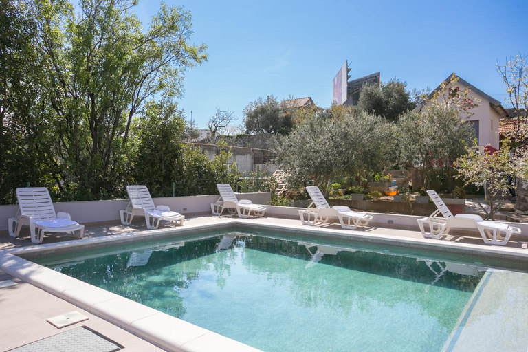 Sport & Beauty 4, Family-friendly apartments with swimming pool Split - 21026, Split