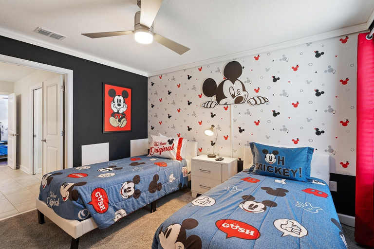 Room 5, ChampionsGate 9 Bedroom Pool Home with Game Room 9 Home, Osceola