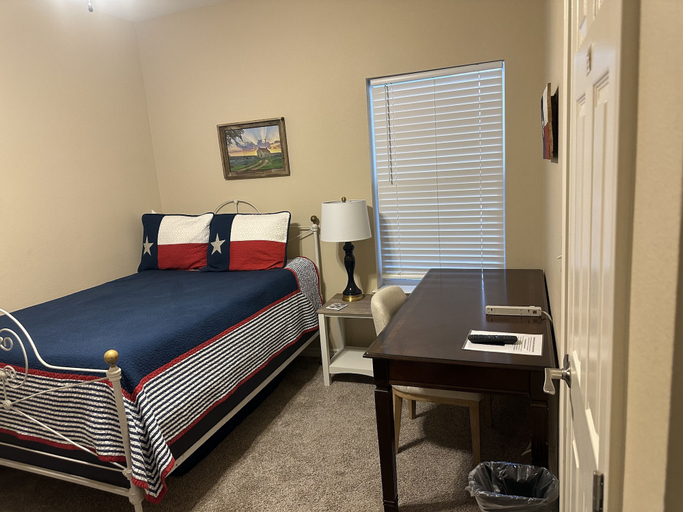 Room 2, On The Rocks RG208 by RedAwning, Comal