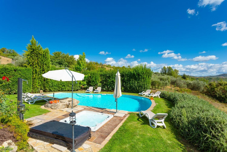 Sport & Beauty 2, Villa Casale Silvia Large Private Pool, A/C, WiFi, Terni