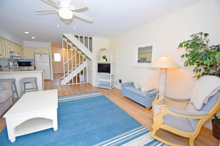Living area 2, Vantage Point 5 2 Bedroom Townhouse by RedAwning, Worcester