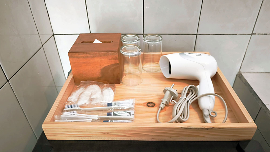 Bathroom amenities, Indraprasta Guest House Ubud, Gianyar