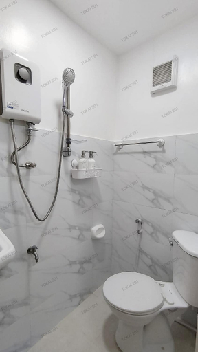 Bathroom 2, TOKAI'S TRANSIENT ROOMS, Legazpi City