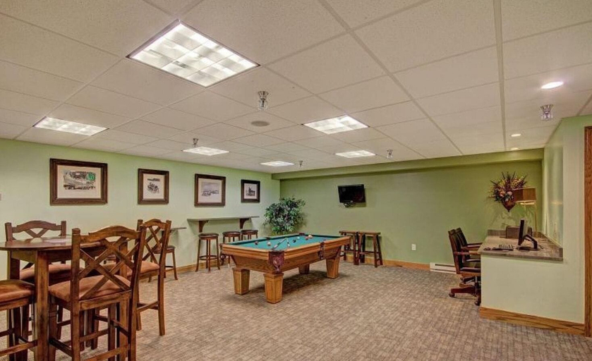 Game room, Phoenix 208 4 Bedroom Townhouse by RedAwning, Routt