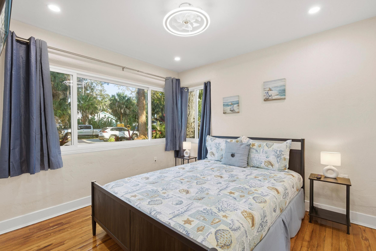 Room 4, Happy Ours, Volusia