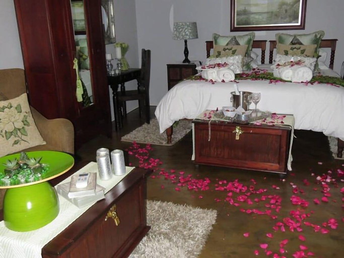 Bedroom 2, De Stallen Guesthouse, Mangaung