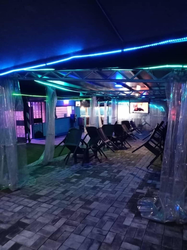 Outdoor dining, Top Nosh Lounge and Bar, IbadanNorth