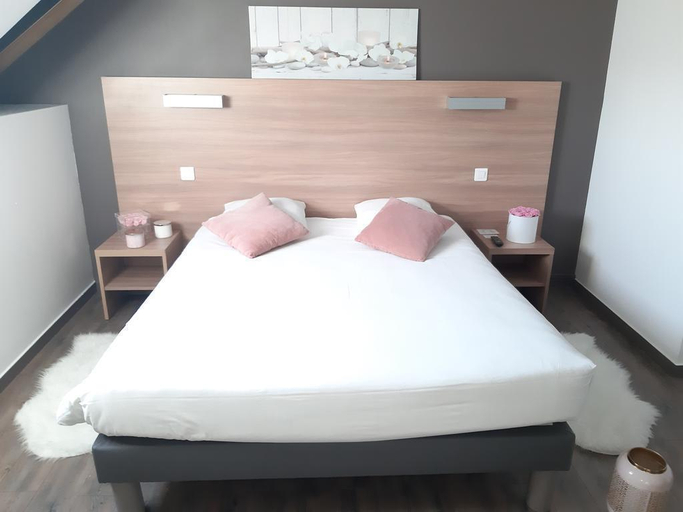 Bedroom 3, Brit Hotel Besançon L'Horloge, Doubs