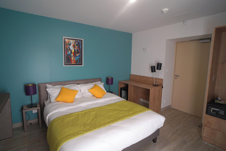Bedroom 5, HOTEL DE LA CROIX BLANCHE, Yonne