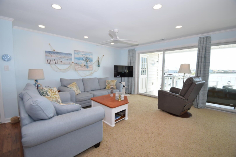 Living area 3, Thunder Island 91b 2 Bedroom Condo, Worcester