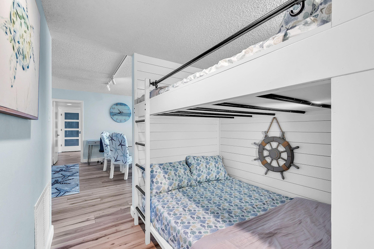 Room 3, Mansions By The Sea 905b - Premier, Pinellas