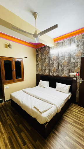 Room 5, CHEERS CLUB & HOTEL, Udaipur