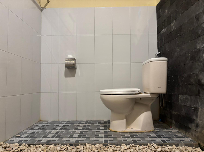 Bathroom 3, Teluk Biru Homestay, Banyuwangi