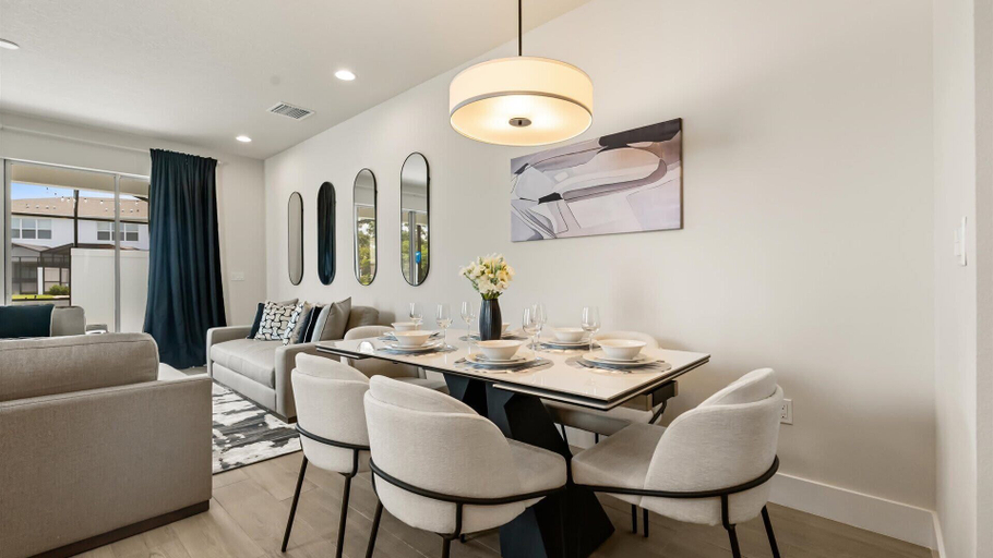 Interior 2, Contemporary 4BR Townhome With Pool & Themed Rooms, Lake