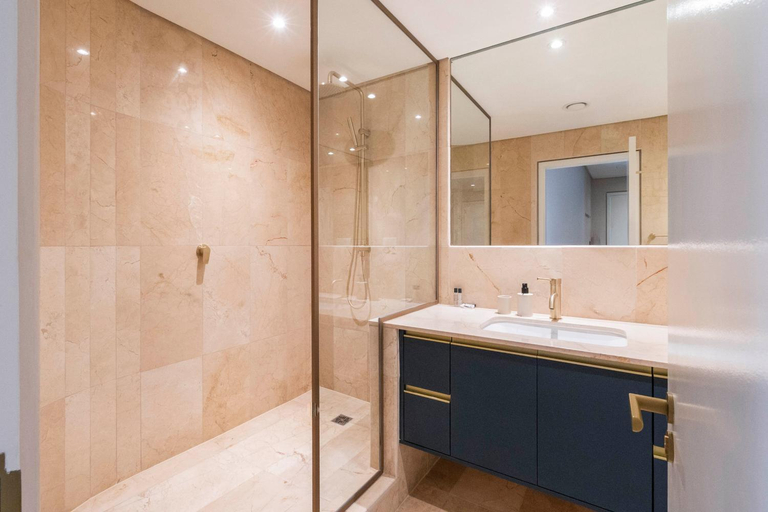 Bathroom 4, Zeeland Pier Aparthotel by Totalstay, City of Cape Town