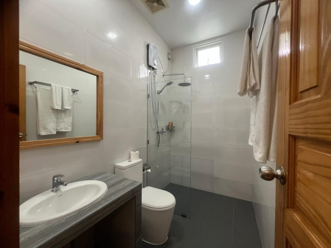 Bathroom 4, Turtle Maldives - Your Gateway to the Beach & Marine Adventures Await!