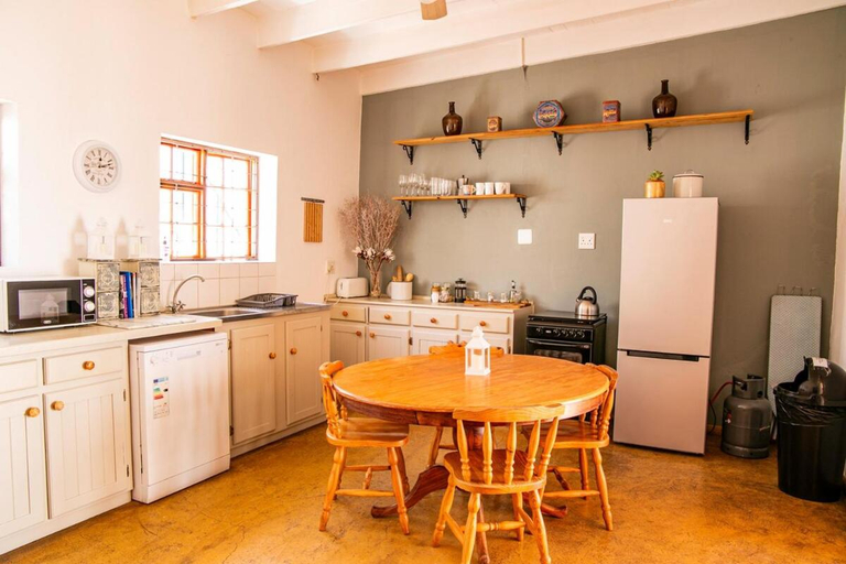 Others 5, The Townhouse, Cacadu