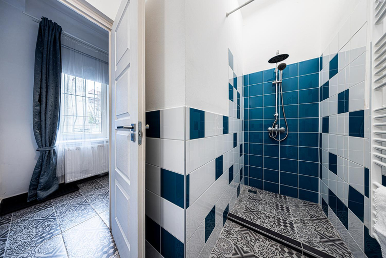Bathroom 3, Colors Apartments, Budapesti