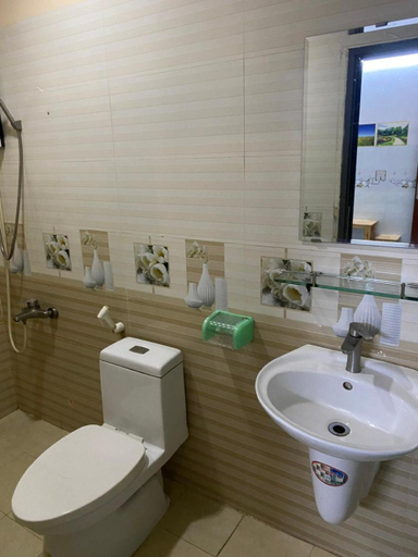 Bathroom 2, Khách sạn Nguyên Trung, District 12