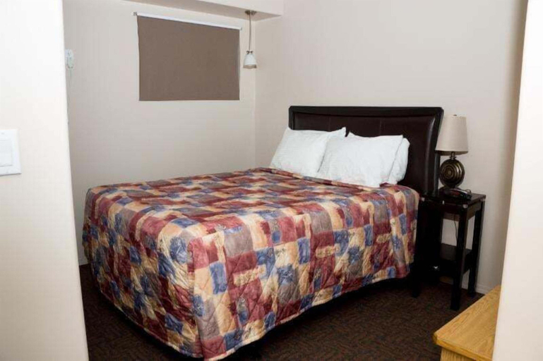 Bedroom 2, Thunderhill Motel, Division No. 20