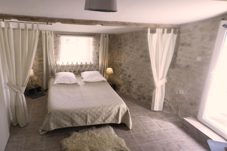Bedroom 2, Chambres d'hotes La Frise, Vendée