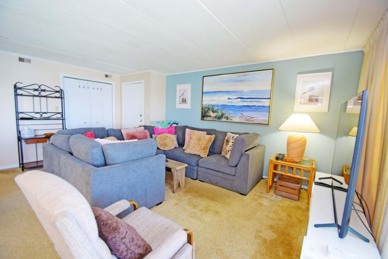 Living area 3, Thunder Island 16a 2 Bedroom Condo by RedAwning, Worcester