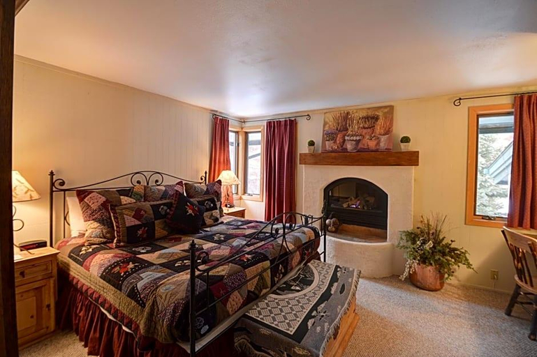 Bedroom 2, Tamarack Townhomes, Pitkin