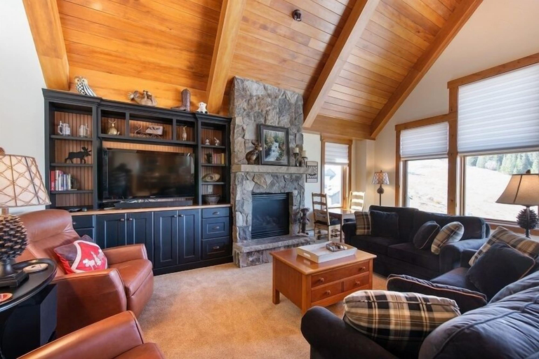 Living area, Premium Unit 2801 - Zephyr Mountain Lodge 3 Bedroom Condo, Grand