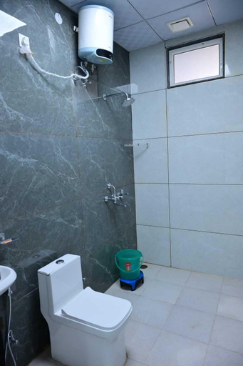 Bathroom 3, Hotel Akshay, Jaipur