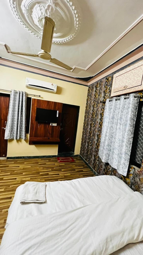 Room 3, CHEERS CLUB & HOTEL, Udaipur
