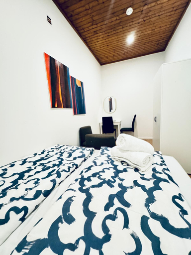 Room 5, Elegant Five Bedroom Residence Alterlaa, Wien