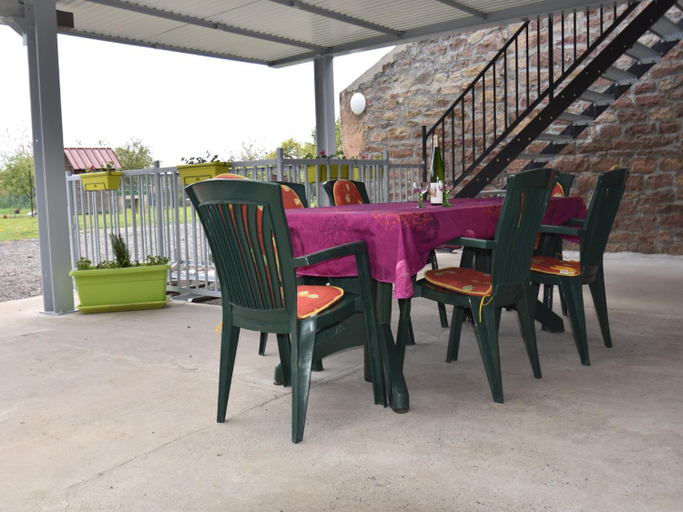 Food & Drinks 4, Cosy holiday home by the lake in Saint-Louis, Moselle