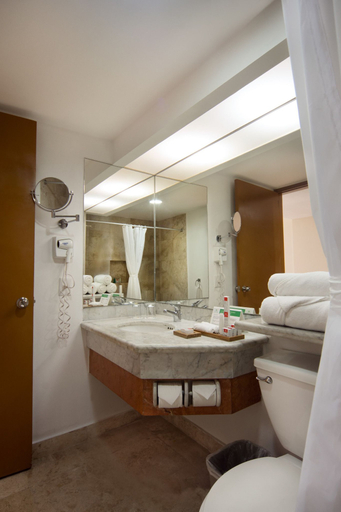 Bathroom 5, Sunset Royal Beach Resort, Benito Juárez