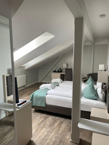Bedroom 3, Hotel Sylter Hof, Nordfriesland