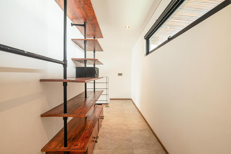 Others 5, Expansive Loft 200m from Canggu Beach, Badung